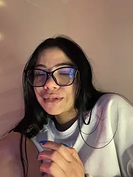 little_lexyy - Little_Lexyy's free webcam - UK Sex Cams