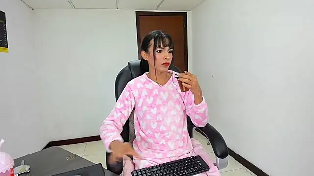 Aisha_hotts777 webcam