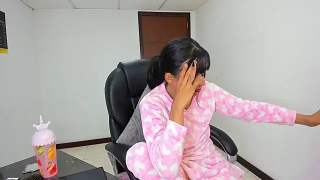 Aisha_hotts777 webcam