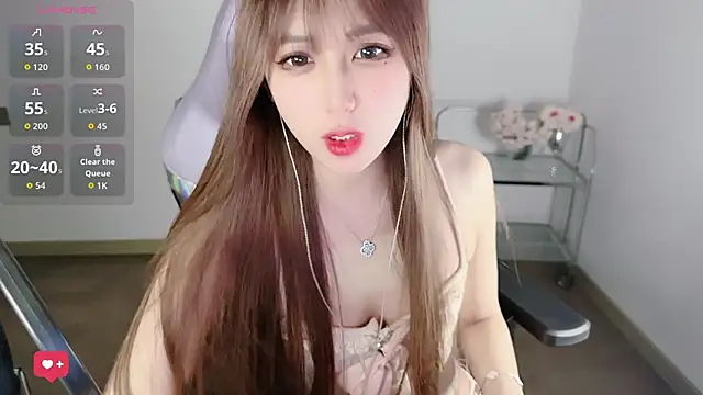 美女OwQoll在线直播