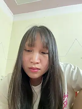 charlotte-ee (F young) - Help me 🙏