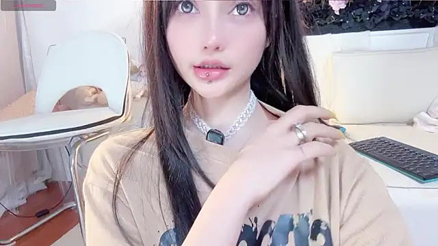 Yr_kitten_333's room