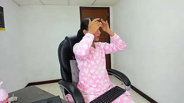 Aisha_hotts777 webcam