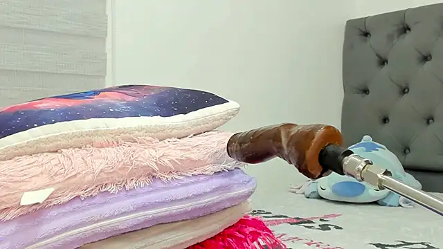 Elizabeth_18_ webcam