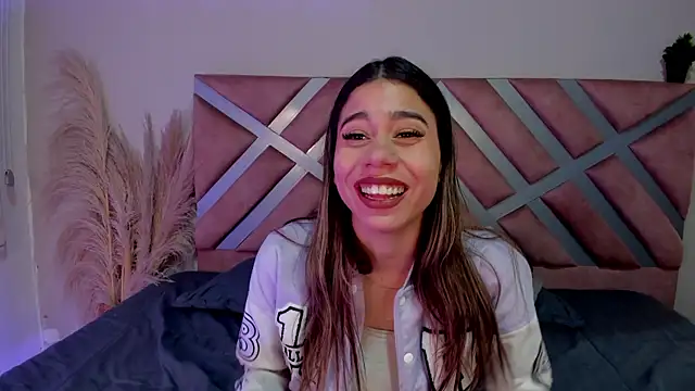 Rachell_criss webcam