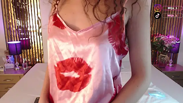 MiticaBrennet_ webcam