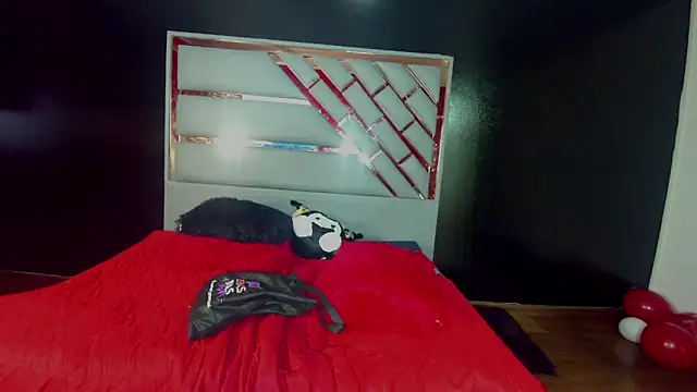 Mia_Miller001 webcam