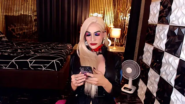 MonstrousCockDiva webcam