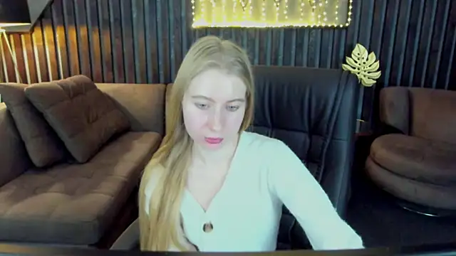 Alina_Blonde webcam
