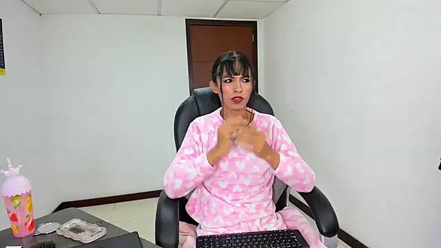 Aisha_hotts777 webcam