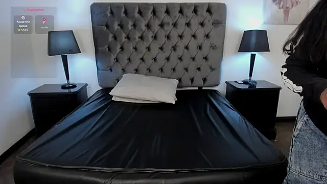 kiri_black_ - Kiri_Black_'s free webcam - UK Sex Cams