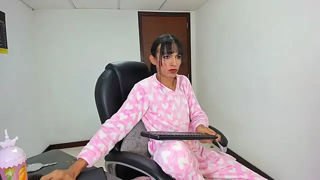 Aisha_hotts777 webcam