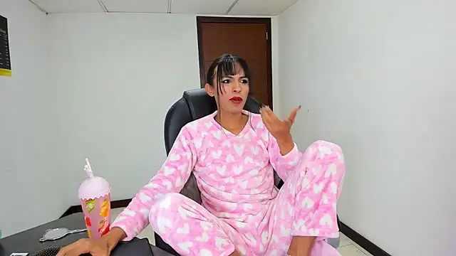 Aisha_hotts777 webcam