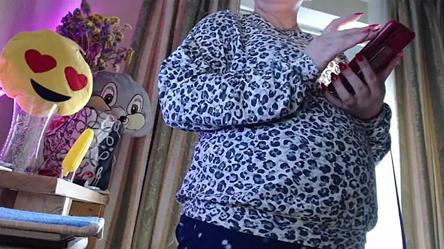 amorelara (F milf) - suqirt