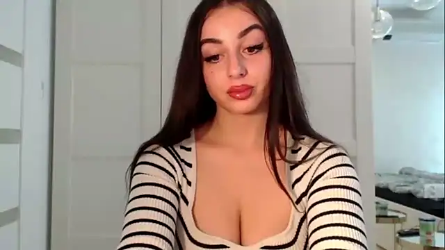 courtneyPerfect webcam