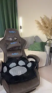 Charming_Daphny webcam