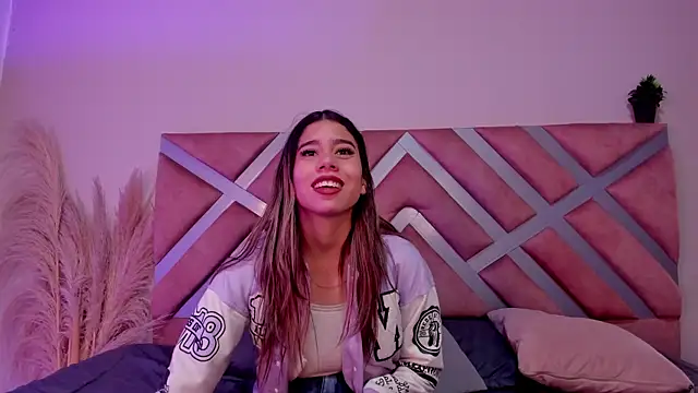 Rachell_criss webcam