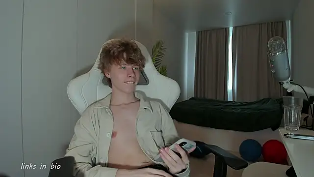 wawesuc - Wawesuc's free webcam - UK Sex Cams