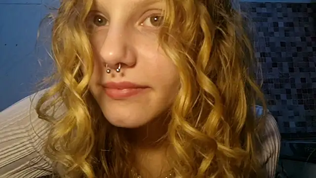 Kira_Wonderfullina webcam