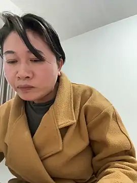 daaqnn (F milf) - 进直播间达到100币就私送胸部照片。达到三百就送阴部照，达到600就送喷水视频