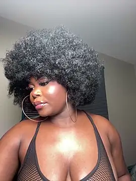 WomanNextdoor1 webcam