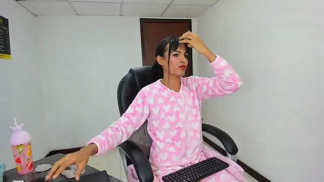 Aisha_hotts777 webcam