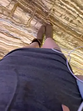 美女littleqiu在线直播