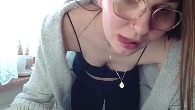 LooveELLYx webcam