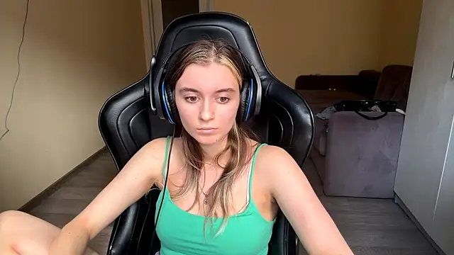 pluralpalaver - PluralPalaver's free webcam