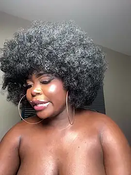 WomanNextdoor1 webcam