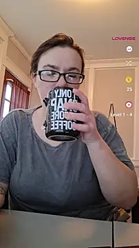 queenpeaches121 webcam