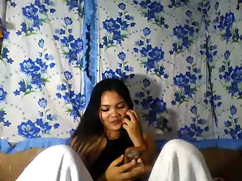 PinaySkinnyJust18 webcam