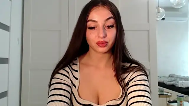 courtneyPerfect webcam