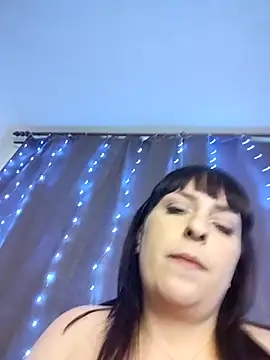 Webcam Model (EmmaKrosss) is live