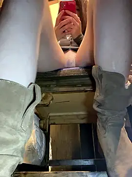 美女littleqiu在线直播