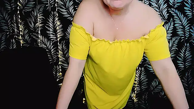 Olivia_playful webcam