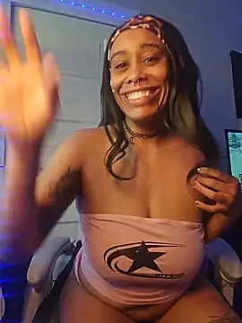 Lunalovesyou8 webcam