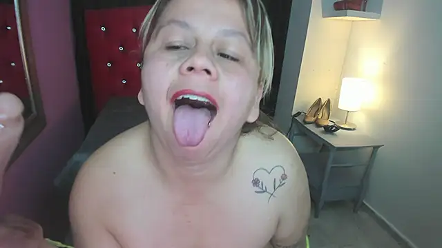 ScarletBigTitties webcam