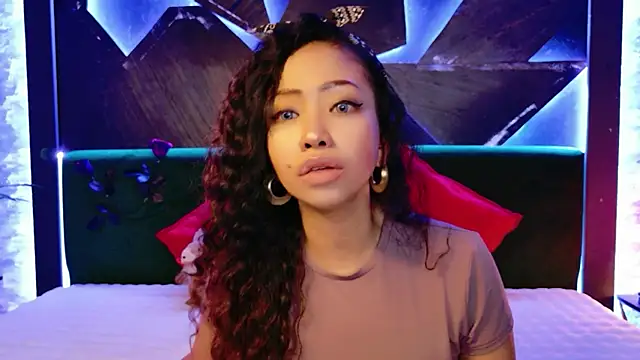 elyaquinn - ElyaQuinn's free webcam - UK Sex Cams