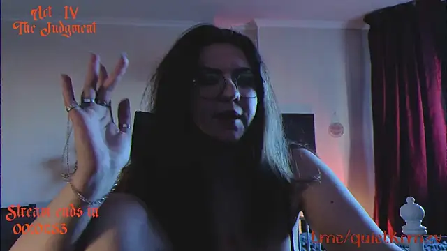 Laura_Karamazov webcam