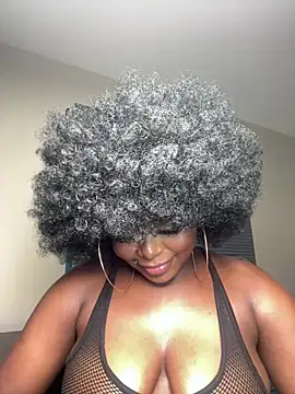 WomanNextdoor1 webcam