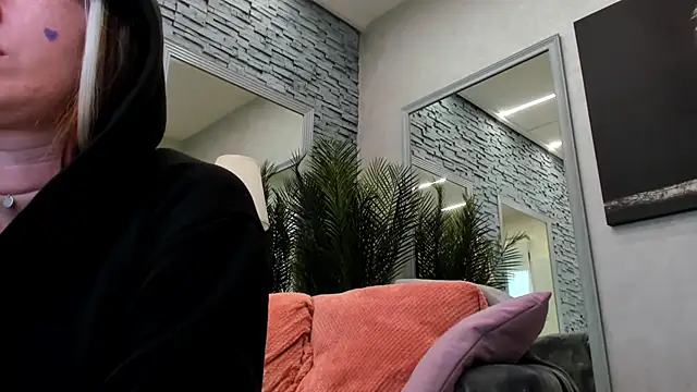 Reina_Cummings webcam