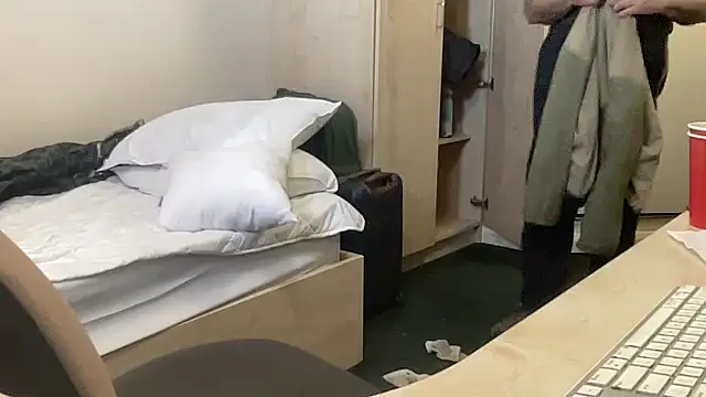 coach-karl (M grandpa) - Full naked six minutes