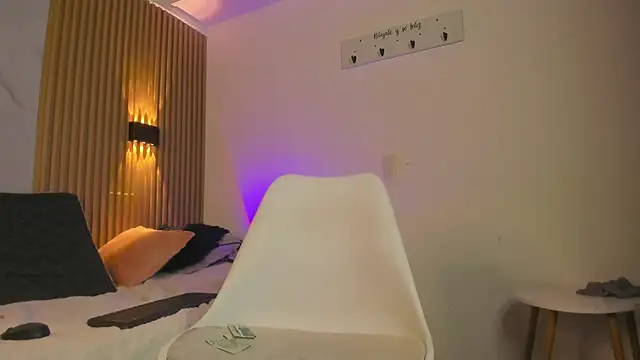 Miss_ElektraNova webcam