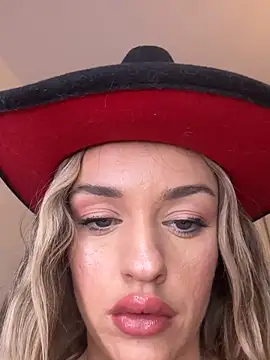 KatieCutieXooo webcam