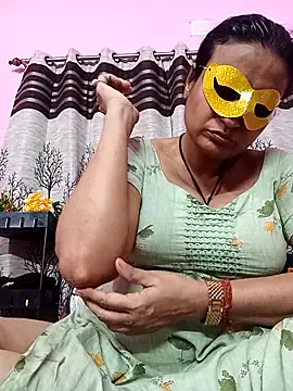 gullapi (F milf) - Full nude show