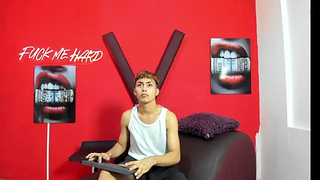 VERY_HOT_GUYS webcam