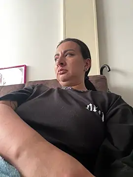 Webcam Model (Abril_Luv)  is live.Free join now!