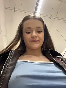 your_babymila live sex cam