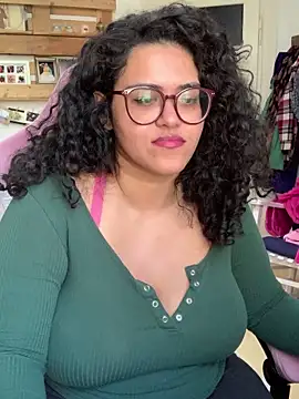 Curvydesifromgermany webcam